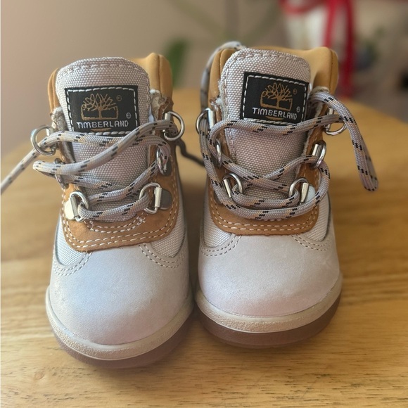 New Timberland Tan and White Boots with Chunky Sole - Picture 3 of 7